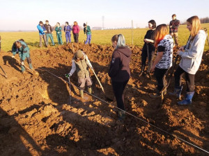 Studenti ve Frýdlantu navrací vodu do polí. Vytvořili několik tůní
