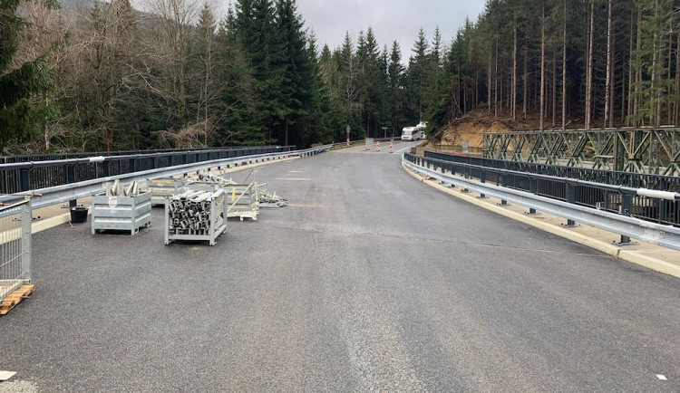 Rekonstrukce mostu Na Mýtě na silnici I/10 u Harrachova skončí v pátek