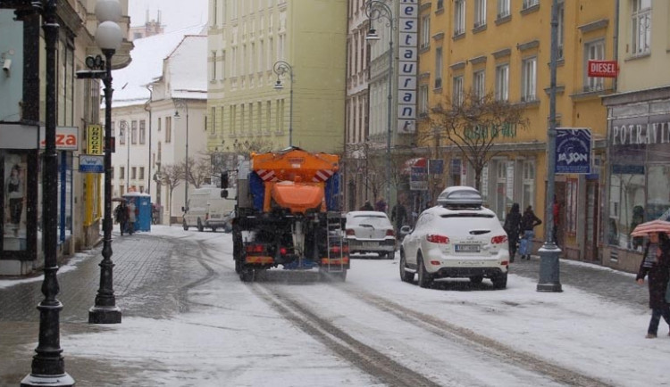 Přichází zima. V pátek začne v Česku sněžit i v nižších a středních polohách