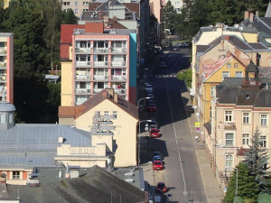 Do Liberecké ulice v Jablonci se ve středu vrátí řidiči, na finální vrstvu si počkají do jara
