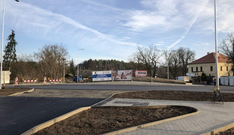 Okružní křižovatka Zahrádky