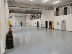 Hala pro kynology, do které se vejde i kamion. Celníci představili nové výcvikové zázemí