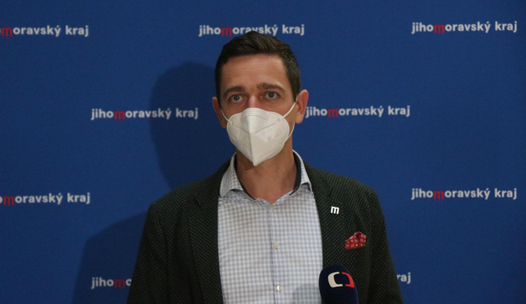 Farmářské trhy? Města by neměla švejkovat a obcházet pravidla, říká hejtman Grolich