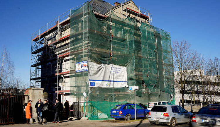 Liberec dokončuje rekonstrukci dalšího domu pro sociální bydlení, Na Horákovce bude devět bytů
