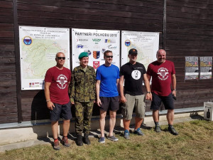 Vím, co ta potvora dokáže, říká zdravotní sestra. Slouží i v armádě jako záložačka