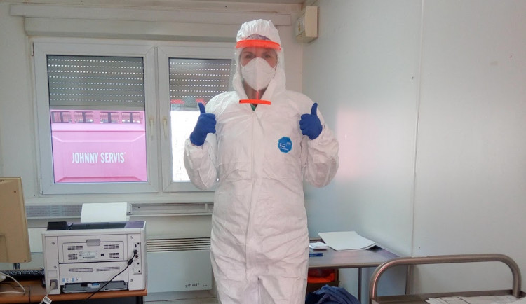 Vím, co ta potvora dokáže, říká zdravotní sestra. Slouží i v armádě jako záložačka