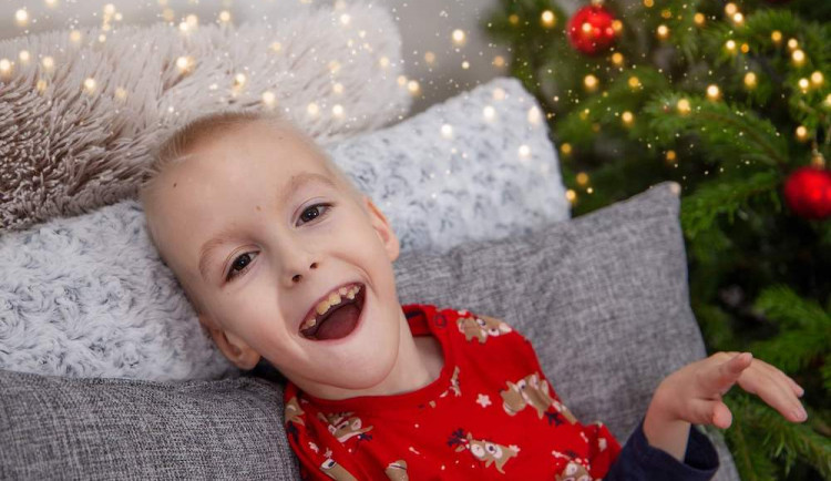 Malý Matýsek má dětskou mozkovou obrnu. Rodina pro něj potřebuje větší automobil