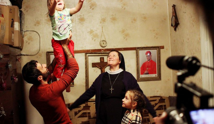 V Kyjevě se nestřílí. Dokument o životě na východě Ukrajiny promítne kino Varšava