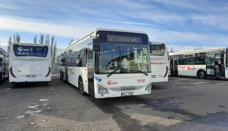 Více spojů, lepší návaznost a rychlejší cesta. Co přinese nový systém mezikrajských dálkových autobusových linek?