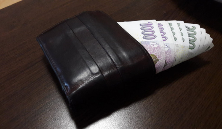 Muž v Hejnicích ztratil peněženku s osmdesáti tisíci. Poctivý nálezce ji vrátil