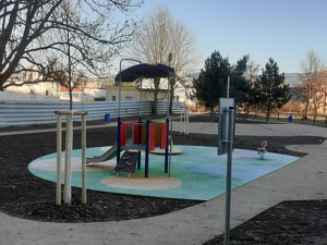 Na sídlišti ve Vesci vzniklo nové dětské hřiště. Nahradilo pískový plácek