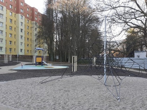 Na sídlišti ve Vesci vzniklo nové dětské hřiště. Nahradilo pískový plácek
