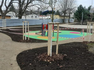 Na sídlišti ve Vesci vzniklo nové dětské hřiště. Nahradilo pískový plácek