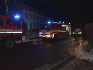 Po požáru roubenky je škoda za sedmnáct milionů. V noci hořelo na několika místech v kraji