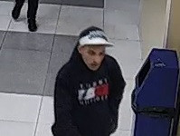 Policisté hledají agresora. Na libereckém nádraží mámil z cestujících peníze s nožem