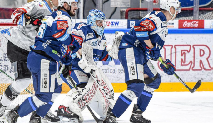 Hokejová Kometa bere čtvrtou výhru v řadě. Doma porazila Karlovy Vary