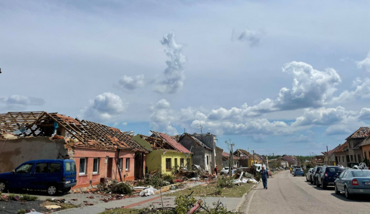 Jižní Morava rozdala medaile za pomoc po tornádu. Hejtman Grolich ocenil i neziskovky