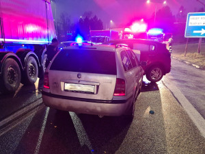 Komplikace v Turnově. Na průtahu města se staly dvě nehody současně