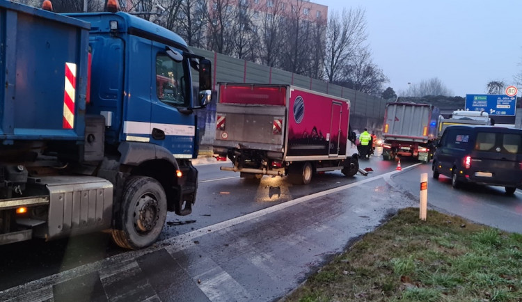 Komplikace v Turnově. Na průtahu města se staly dvě nehody současně
