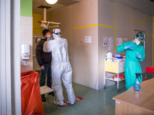 Epidemie v kraji dál slábne. Nově potvrzených případů bylo méně než před týdnem