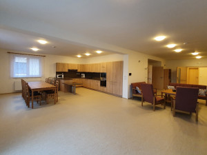 Místo ústavu domácnosti s podporou. V Jestřebí skončila výstavba domovů pro klienty s hendikepem