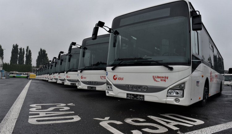 Problémy na Českolipsku, kvůli covidu chybí řidiči autobusů. Některé linky ráno nevyjely