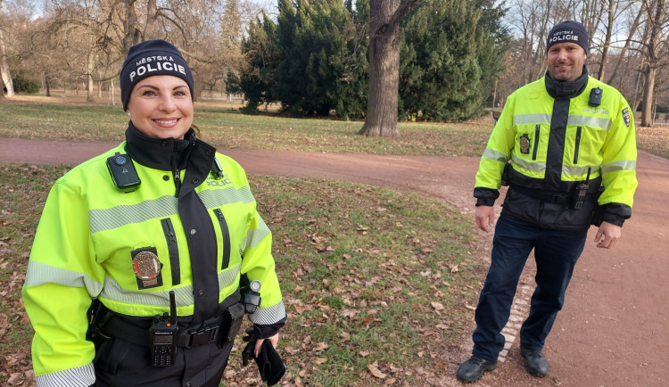 Mám obrovský hlad, přiznala seniorka v Brně strážníkům. Osmažili jí vajíčka a přivolali pomoc