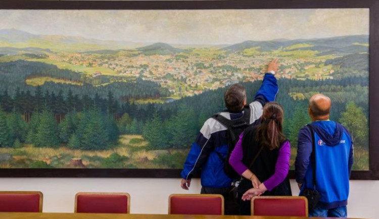 Jablonec chce koupit od Komerční banky dva obrazy, které má zatím půjčené