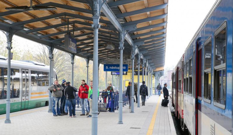 Trať z Liberce do Pardubic začlenila město pod Ještědem do rakouské železniční sítě