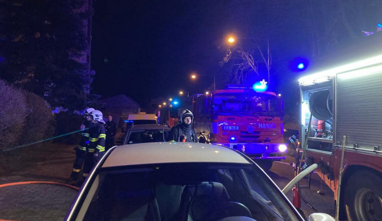Na Silvestra policisté řešili nejvíce napadení, ale i vloupání, hasiči požáry odpadu