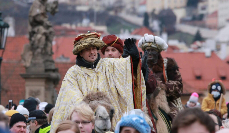 Koledníci jako hvězdy Instagramu. Podívejte se, jak vypadá letošní tříkrálová sbírka