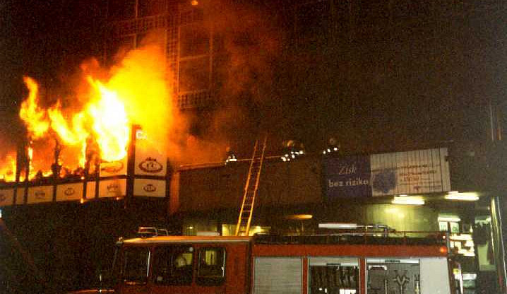 Uplynulo dvacet let od tragického požáru kasina v Brně. Hasiči zemřeli při záchraně krupiéra