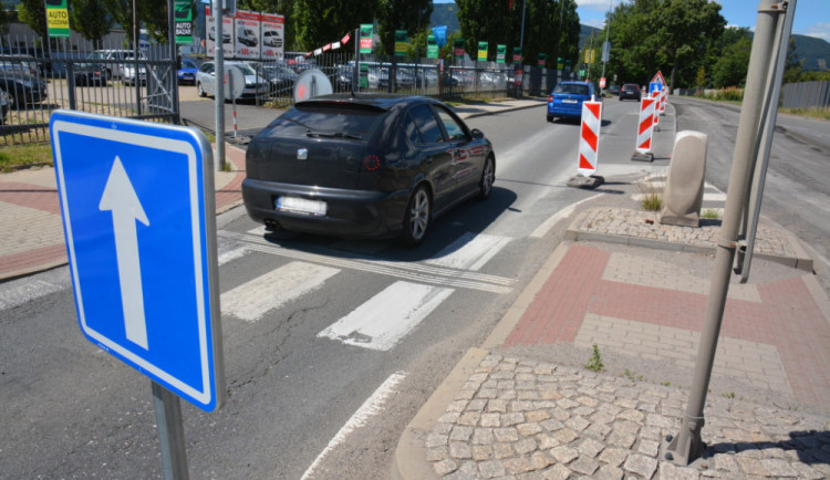 Stavba silnice do průmyslové zóny se přiblížila. Kraj vykupuje nemovitosti