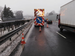 U sjezdu na Makro havarovalo pět vozidel. Provoz je sveden do jednoho pruhu