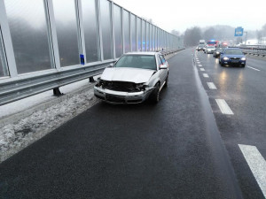 U sjezdu na Makro havarovalo pět vozidel. Provoz je sveden do jednoho pruhu