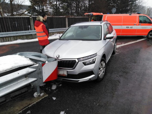 U sjezdu na Makro havarovalo pět vozidel. Provoz je sveden do jednoho pruhu