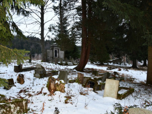 Zdokumentovali hřbitovy v kraji. Řada z nich je ve špatném stavu, připomínají i německou minulost