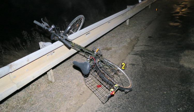 Neznámý řidič na jižní Moravě srazil cyklistku. Po nehodě ani nezastavil