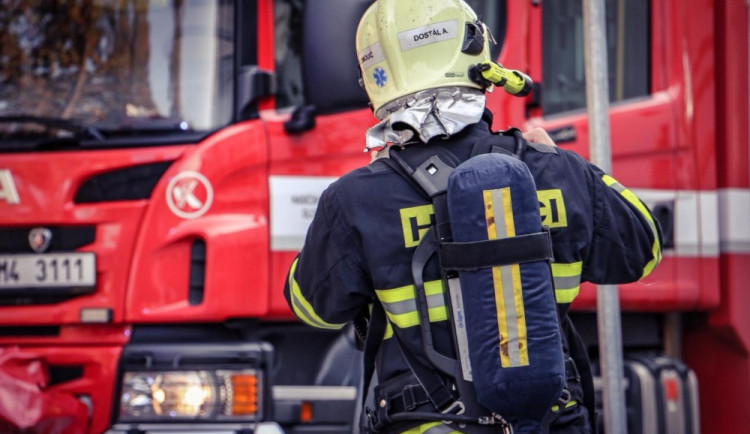 Hasiči zasahovali u požáru rodinného domu v Líšném