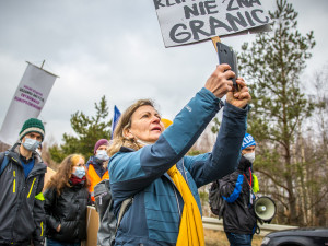 Zaplaťte pokutu, zavřete důl. U Turówa demonstrují odpůrci těžby
