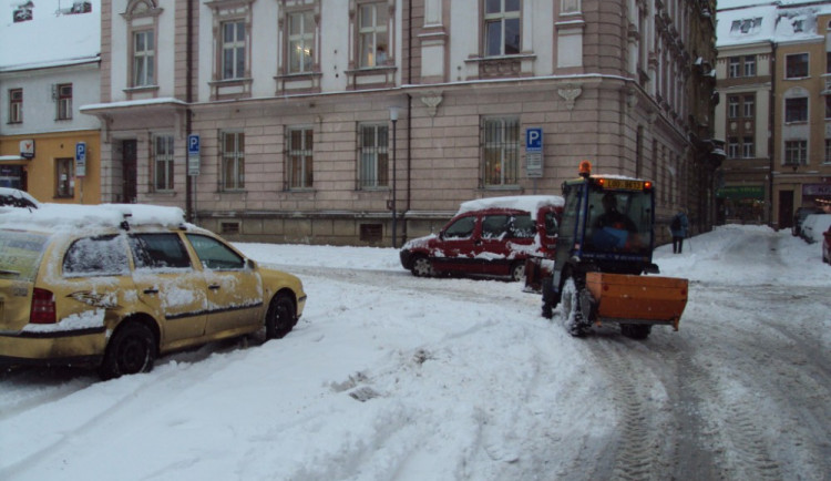 Po přechodném oteplení se koncem týdne vrátí zima. Bude mrznout a chumelit