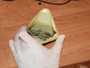 Policisté zatkli dealerku z Turnovska. Lidem prodala skoro čtvrt kila pervitinu