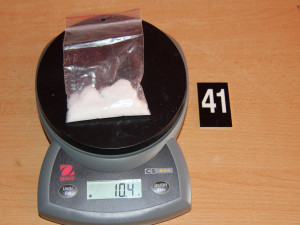 Policisté zatkli dealerku z Turnovska. Lidem prodala skoro čtvrt kila pervitinu