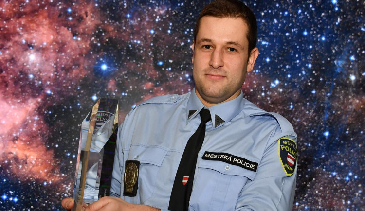 Rychlá reakce a resuscitace. Brněnský strážník Michal v civilu zachránil seniora