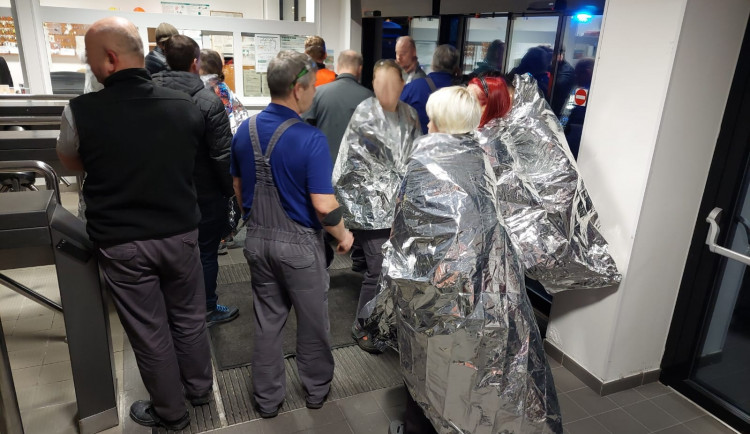 Policisté zasahují v průmyslové zóně. Anonym zde nahlásil bombu