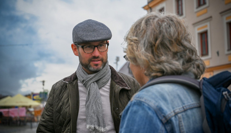 Problém pro Farského. Kvůli odstoupení od mandátu bude muset nejspíš přiletět do Česka