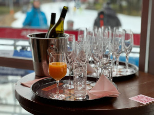 Prázdná sjezdovka, ranní manšestr a snídaně pod můstky. Otestovali jsme Fresh Track na Ještědu