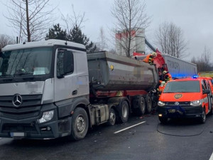 Na silnici 35 u Chrastavy se srazily dva kamiony. Silnice na Liberec je uzavřená