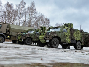 Liberečtí chemici převzali nová průzkumná lehká obrněná vozidla české výroby