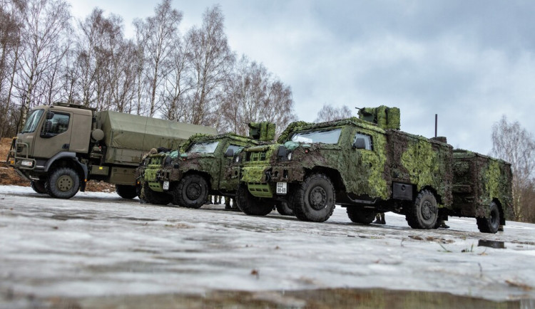 Liberečtí chemici převzali nová průzkumná lehká obrněná vozidla české výroby